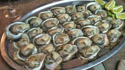 Raw Oysters served